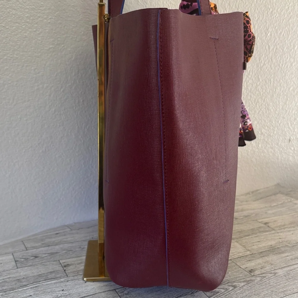 Oscar de la Renta Tote & Silk Scarf